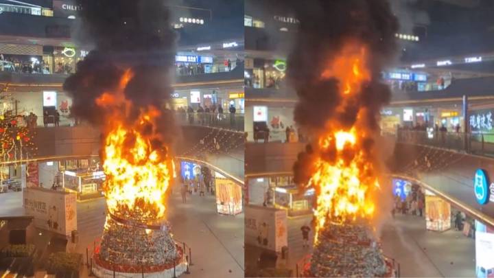MOMENTO EXACTO en que árbol de Navidad se incendia en concurrido centro comercial