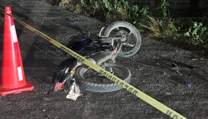 Trágica noche en Umán: motociclista muere al estamparse contra un motocarro estacionado