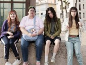 Cómo es "Fácil", la serie española sobre jóvenes con diversidad funcional que no es tan provocadora como el best seller en el que se basó