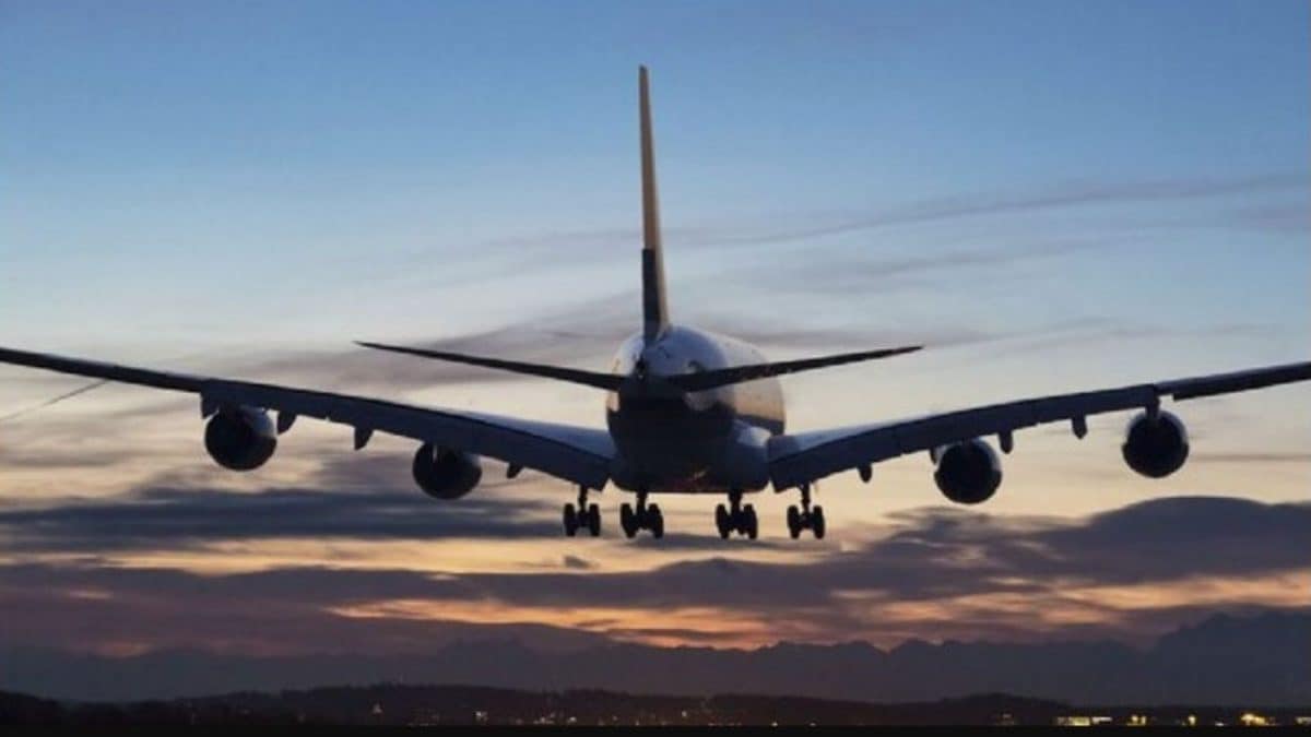 US Cuts Air Traffic By 10% As Shutdown Pushes Air Safety System To The Brink