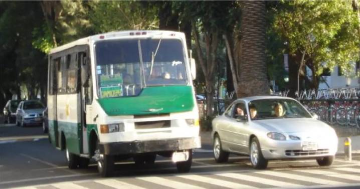 Uniformes y cero polarizados: el reglamento para choferes de CDMX tras aumento al pasaje