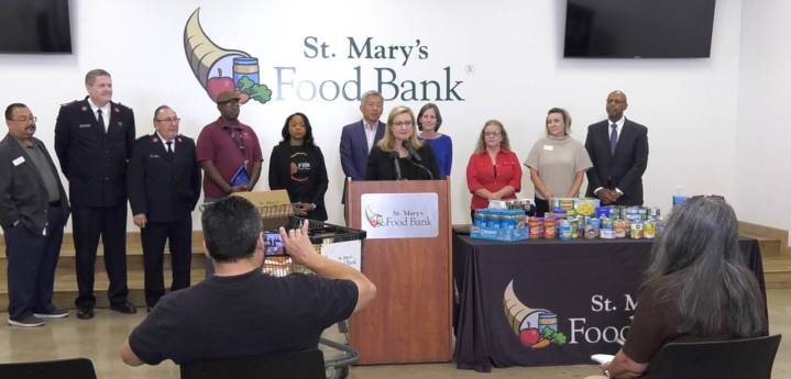 Phoenix food drive started during shutdown to last into January