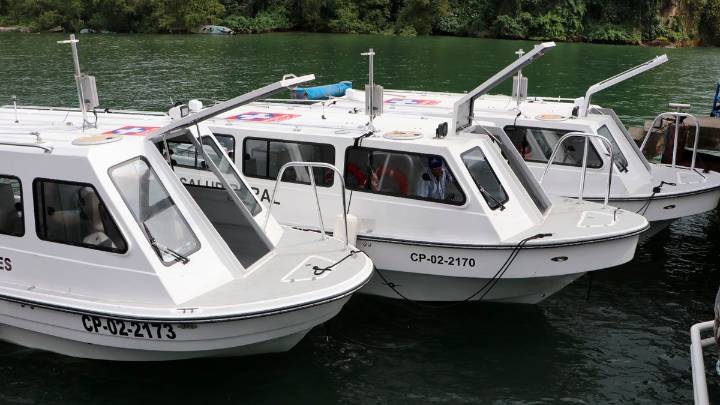 Municipios de la Costa Pacífica reciben nuevos vehículos fluviales para fortalecer los servicios de salud