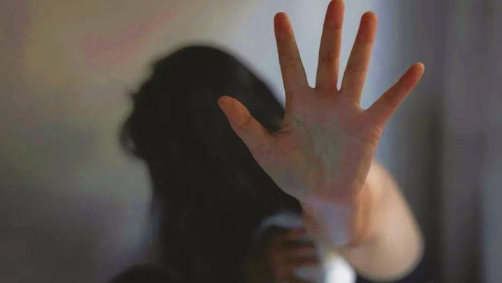 Propone cárcel para policías que rechacen denuncias por acoso