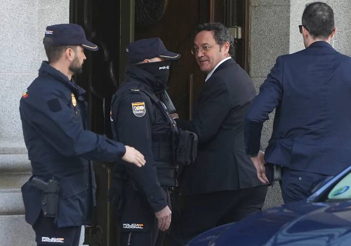 El fiscal general rechaza responder a las acusaciones y niega haber filtrado el correo contra Ayuso: "Yo no cojo llamadas"