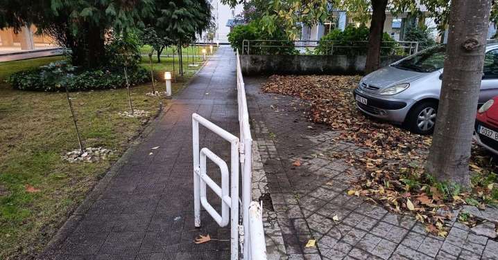 ¿Sabe usted que esta valla en As Lagoas separa de forma diáfana la diligencia de la negligencia?