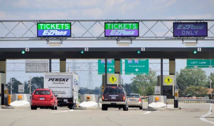 Travel ban in place for high-profile vehicles on Ohio Turnpike starting Wednesday