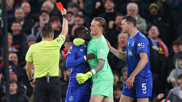 Idrissa Gana Gueye red card video: Everton midfielder slaps teammate Michael Keane in the face