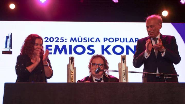 En una noche llena de emoción, Charly García fue premiado con el Konex de Brillante