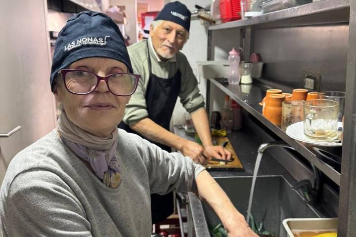 De Tucumán a Bs As. Un plato tradicional los salvó en su peor momento y hoy les dan trabajo a adultos mayores en sus restaurantes