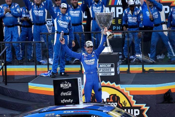 Blaney wins at Phoenix; Kyle Larson captures Cup Series Championship