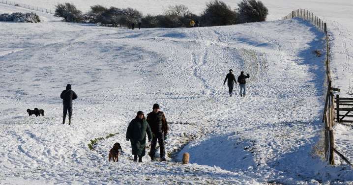 UK facing 'difficult' sub-zero conditions as Arctic air sweeps in with snow and ice