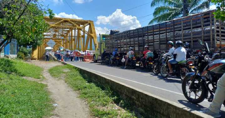 Cierre de servicios a esta EPS en hospital del Oriente de Caldas genera protesta ciudadana: ¿qué pasó?