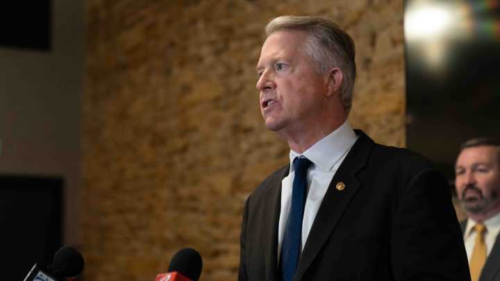 Roger Marshall discourages shutdown negotiations