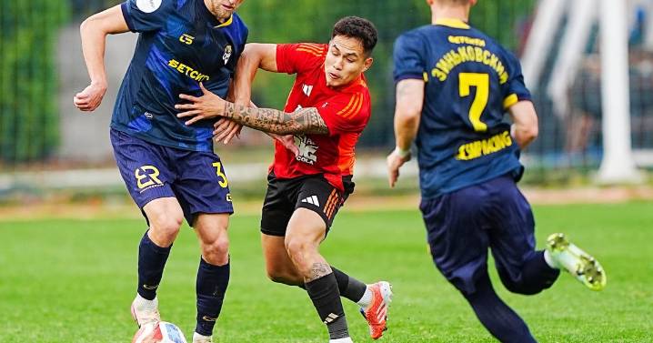 Con miras en su partido ante la Roja: Perú es goleado por el colista del fútbol ruso