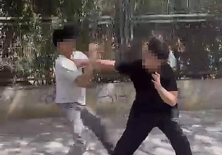 Peleas entre menores con apuestas de dos euros a la salida de un colegio concertado de Valencia