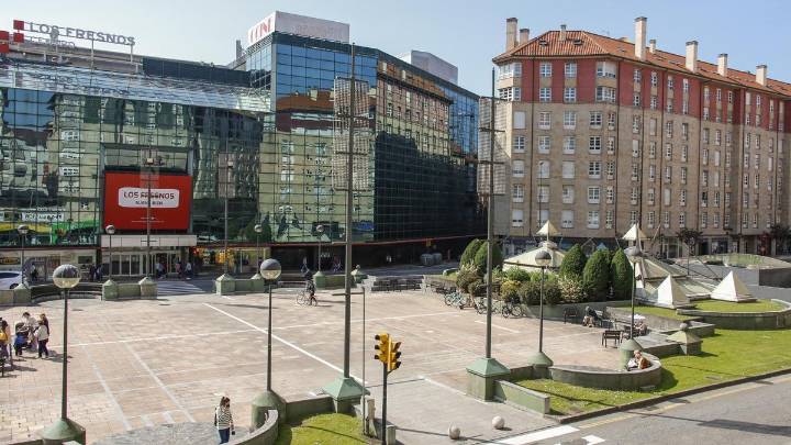 Nuevas aceras en el entronque de avenida del Llano con San José