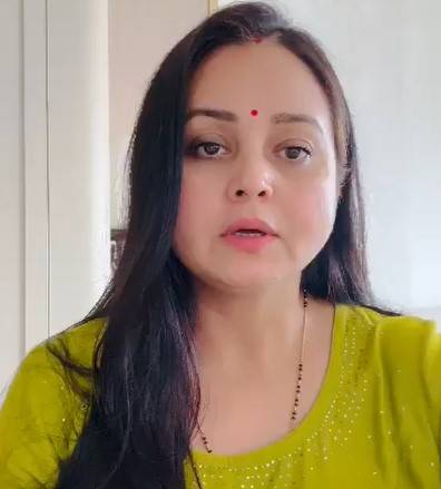 Rohini Acharya slams Tejashwi’s, challenges him to donate his kidney