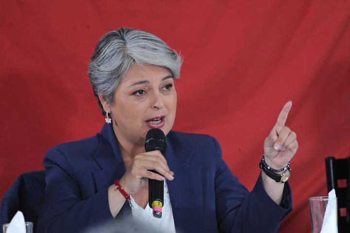 Jeannette Jara se lanza contra asesor económico de Kast por vínculo con casos de colusión: “No quiero que a la gente se la sigan jodiendo”