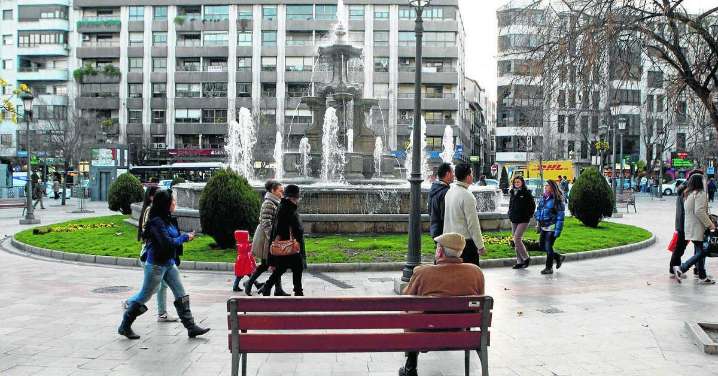 Herido grave un joven de 30 años tras recibir dos puñaladas en el centro de Granada
