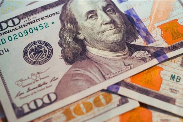 Caputo ratificó las bandas cambiarias: "Andá a dormir tranquilo que con el dólar no pasa nada"