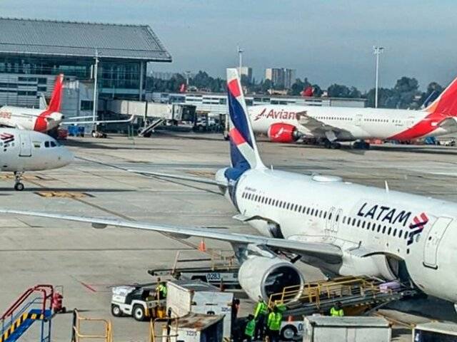 Maduro revoca concesiones de seis aerolíneas por suspender vuelos a Venezuela