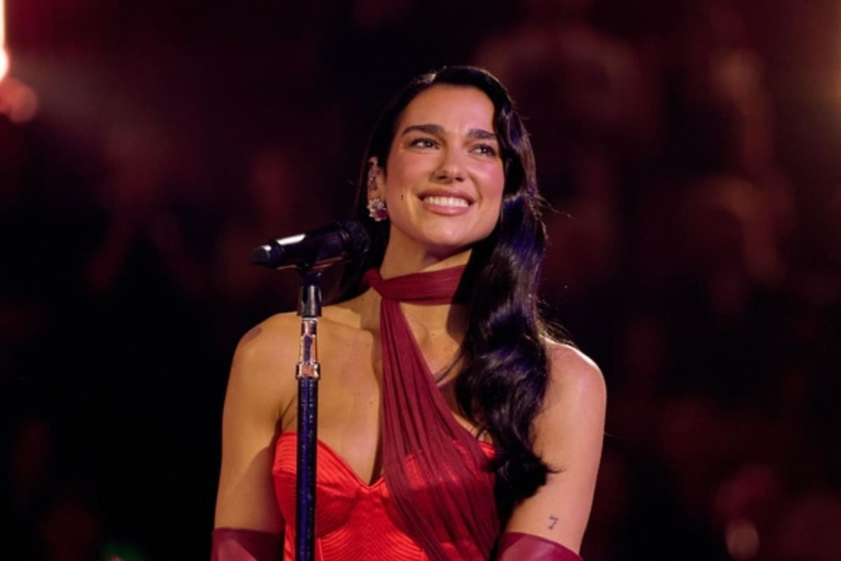 Himno del rock nacional. Dua Lipa sorprendió con un cover de Soda Stereo, que hizo vibrar el Monumental