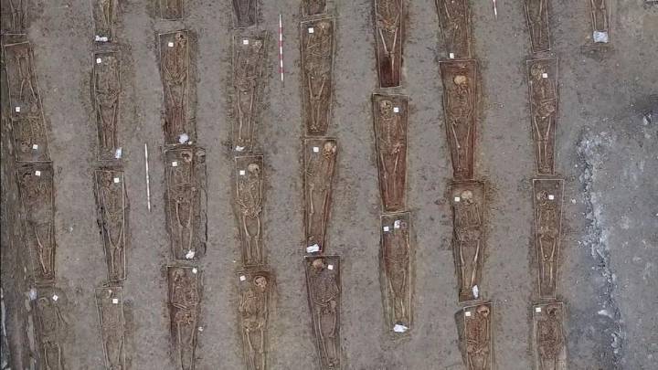 El Instituto Gogora ha identificado 22 cuerpos de los 93 recuperados: "Muchos pueden ser extremeños"