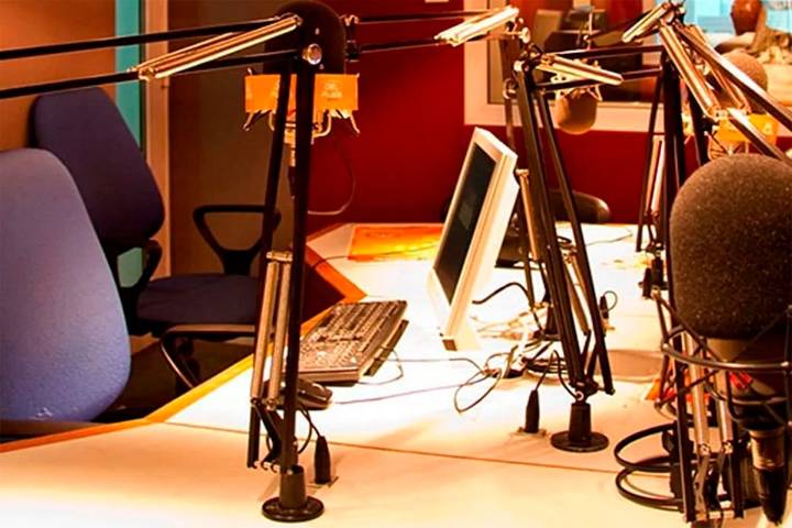 Medios. Declararon la quiebra de Radio del Plata y prohíben la salida del país del presidente de la sociedad que la operaba