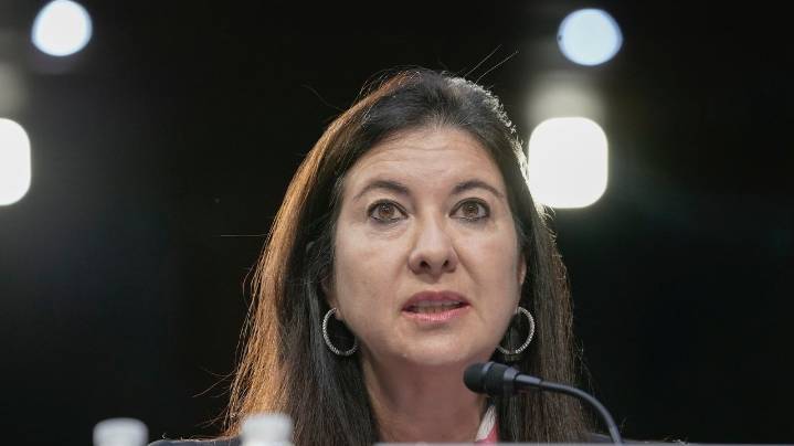 Former Fed governor's stock trades violated the central bank's ethics rules