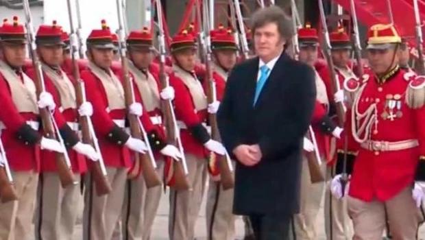 Milei participó en la ceremonia de asunción de Rodrigo Paz Pereira