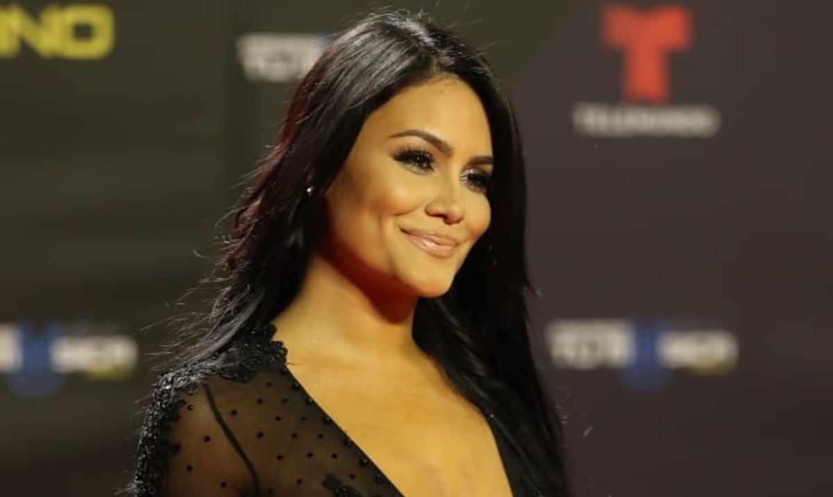 Mimi Pabón se “bautiza” en el río Jordán “donde bautizaron a Jesús”