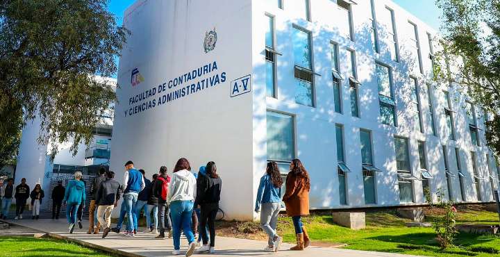 UMSNH pone al alcance de las y los egresados del área económico administrativa opciones para seguirse preparando