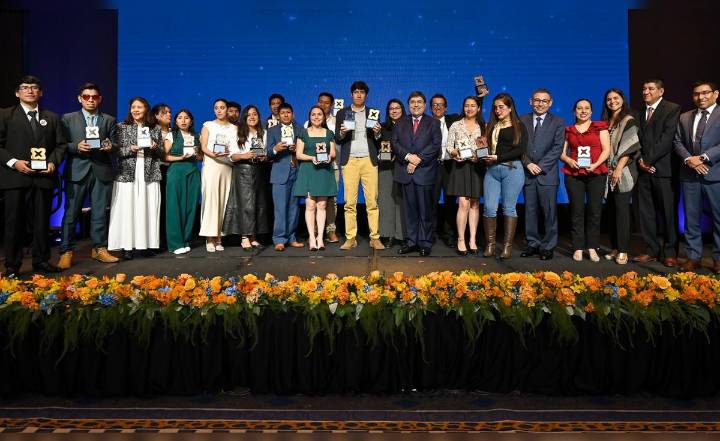 Caja Arequipa premia ganadores del concurso nacional Orgullo Emprendedor