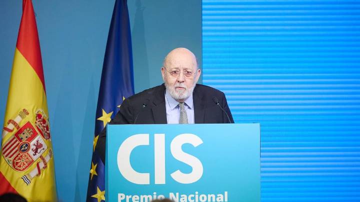 Tezanos se estrena en Extremadura: Guardiola ganaría las elecciones, el PSOE se hunde y la investidura depende de Vox