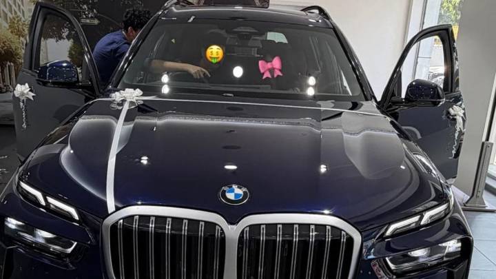 ‘Ameero Ka Alag...’: Man Demands Separate Group For Luxury Car Owners After Friend Flaunts ‘Dad’s BMW X7’