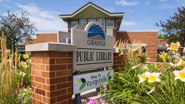 A Library book sale and an Iowa concert, 6 weekend events in Iowa City