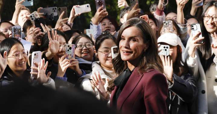 El gesto de la Reina Letizia en China con unos recién casados que está dando la vuelta al mundo