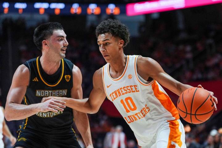 Deadspin | No. 20 Tennessee rides 'assertive' Nate Ament into clash vs. North Florida