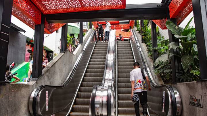 Escaleras eléctricas de la comuna 13 entran en mantenimiento por etapas hasta 2026