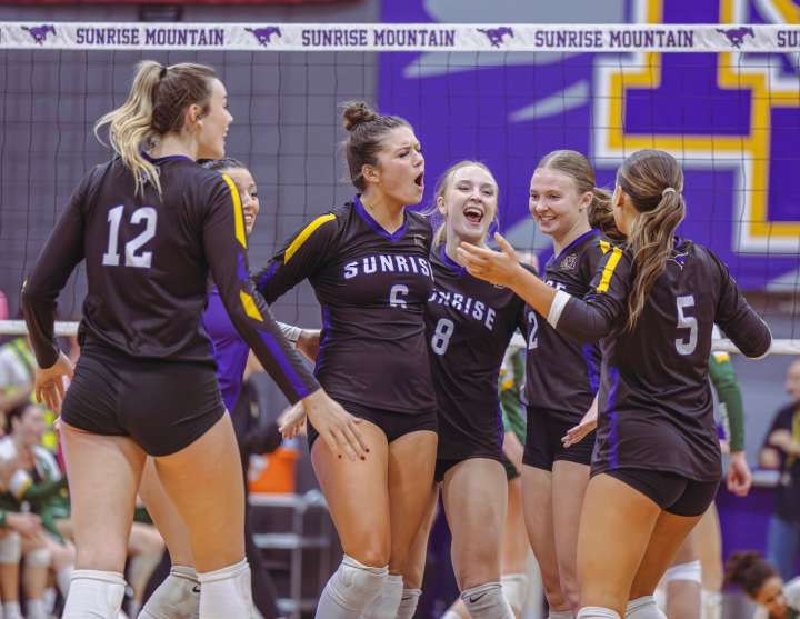 Sunrise Mountain volleyball dominates defending champs in Peoria