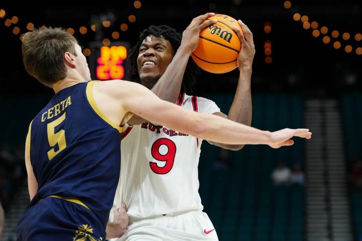 Deadspin | Markus Burton, Notre Dame survive second-half Rutgers surge for win
