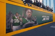 Deadspin | Dallas goes big, Colts snag Sauce in epic NFL trade deadline