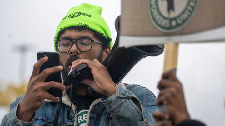 Des Moines Starbucks workers join in national vote on strike