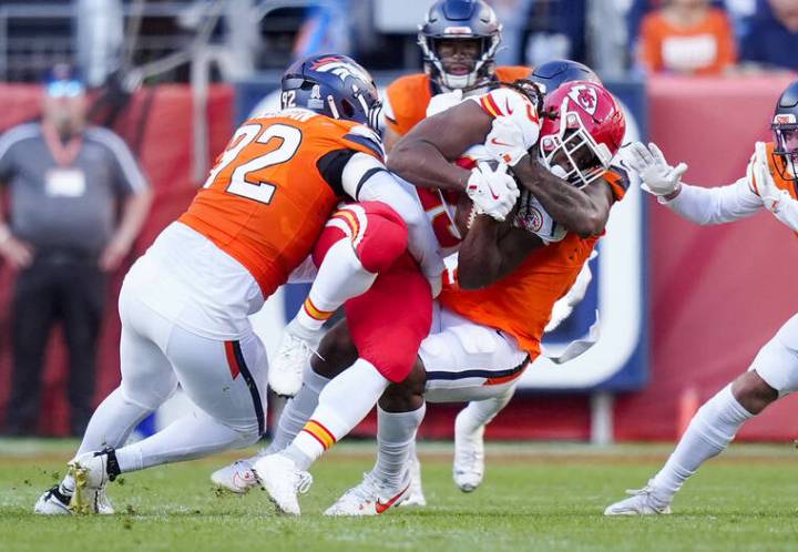 NFL roundup: Streaking Broncos edge Chiefs on game