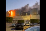 Un gran incendio obliga a evacuar parte del hospital Santa Lucía de Cartagena (Murcia)