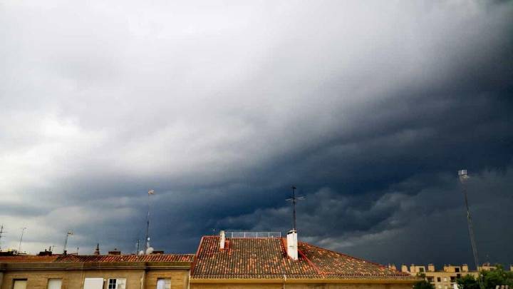 La Aemet activa la alerta naranja por fuertes lluvias en Aragón: estos son los pueblos donde lloverá más