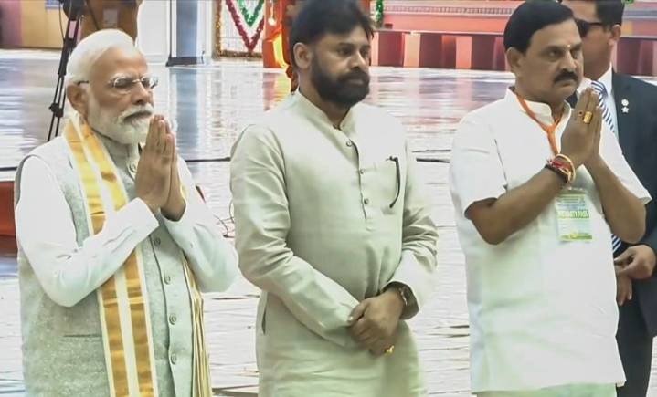 PM Modi pays respects to Sri Sathya Sai Baba at his Mahasamadhi in Andhra