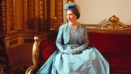 Exposición Sin Precedentes Llegará a Londres: Presentarán la Moda de la Reina Isabel II