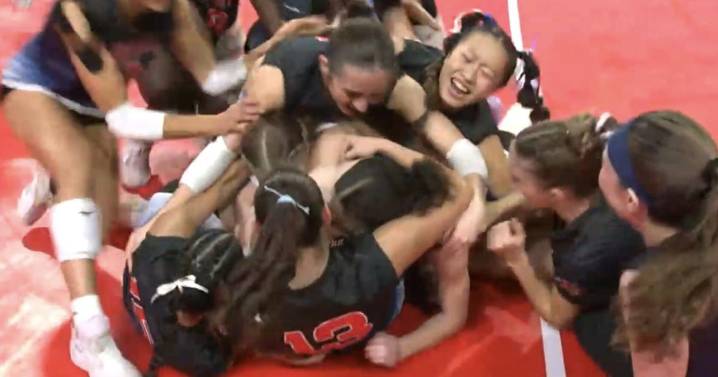 No. 2 Regis girls volleyball falls short of state title to No. 1 Heritage Christian in straight sets